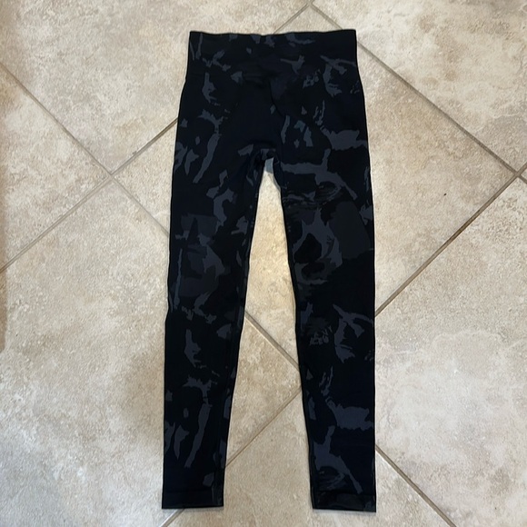 bee strong Pants - New! Bee Strong Gray Camo Scrunch Butt Seamless Workout Leggings M